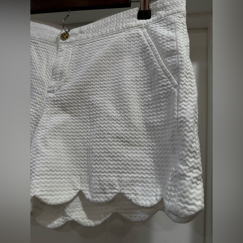 Lilly Pulitzer White Buttercup Scalloped High Waist Shorts Size 8 - Picture 4 of 14